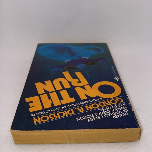 On The Run Gordon R. Dickson Vintage Science Fiction Softcover 1979 - Picture 7 of 10